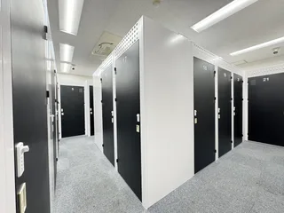 清潔で整理されたトランクルーム内装